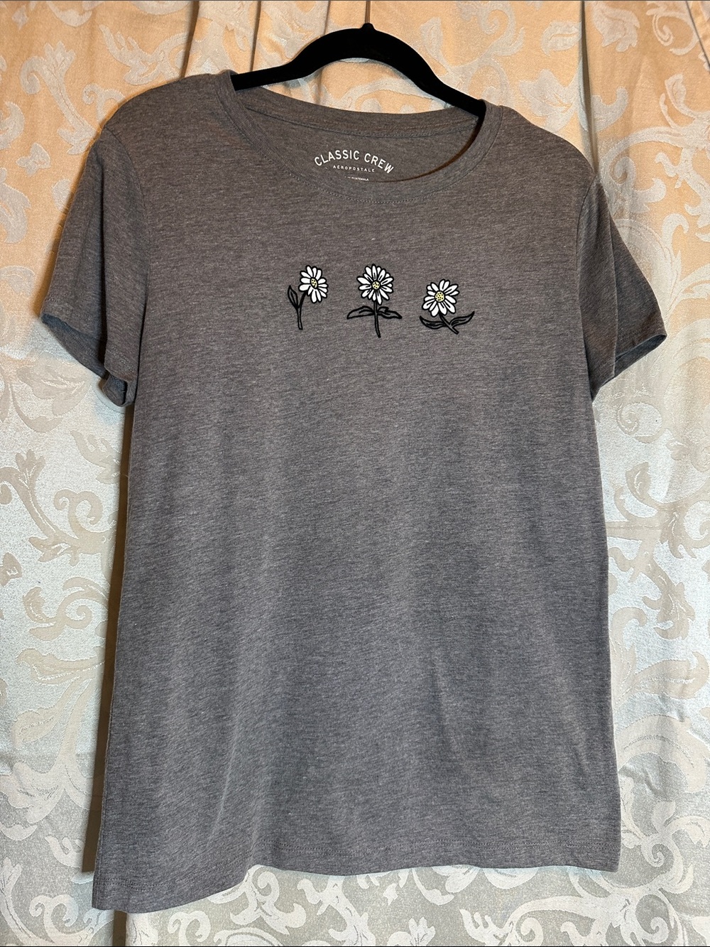 Aeropostale Gray Short-Sleeve Tee with White Daisy Trio